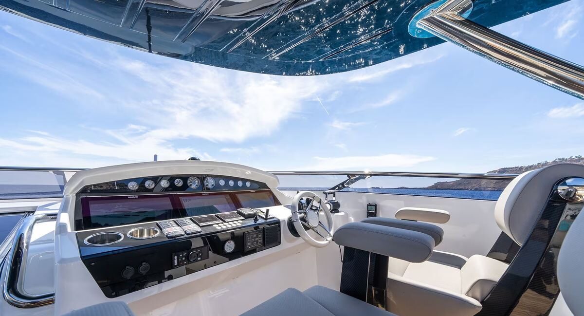 M/Y Lio Black Knight Sunseeker 95 foredeck dining area — luxury yacht charter Mallorca