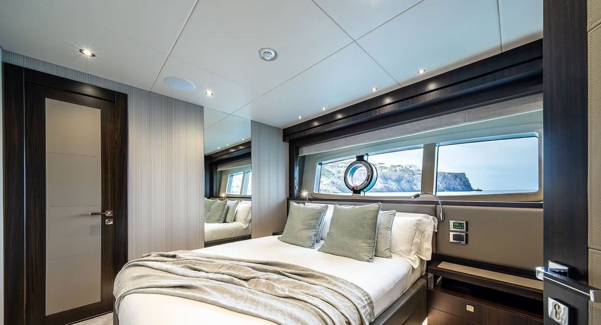 M/Y Lio Black Knight Sunseeker 95 VIP double cabin — luxury yacht charter accommodation Mallorca