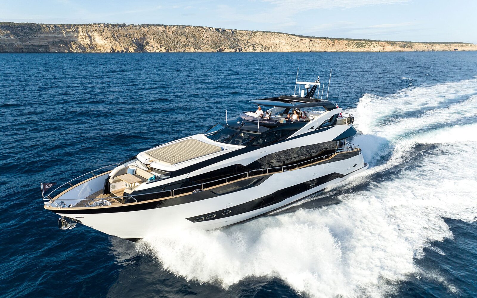 M/Y Lio Black Knight Sunseeker 95 - Cruising - luxury yacht charter Palma de Mallorca