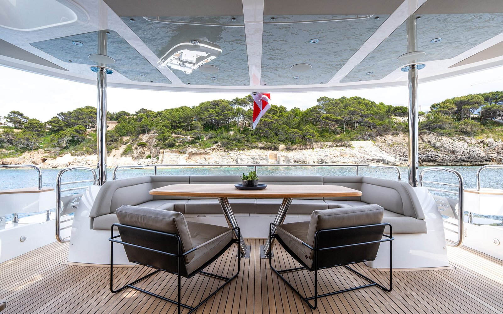 M/Y Lio Black Knight Sunseeker 95 - Aft Deck Dining - luxury yacht charter Palma de Mallorca