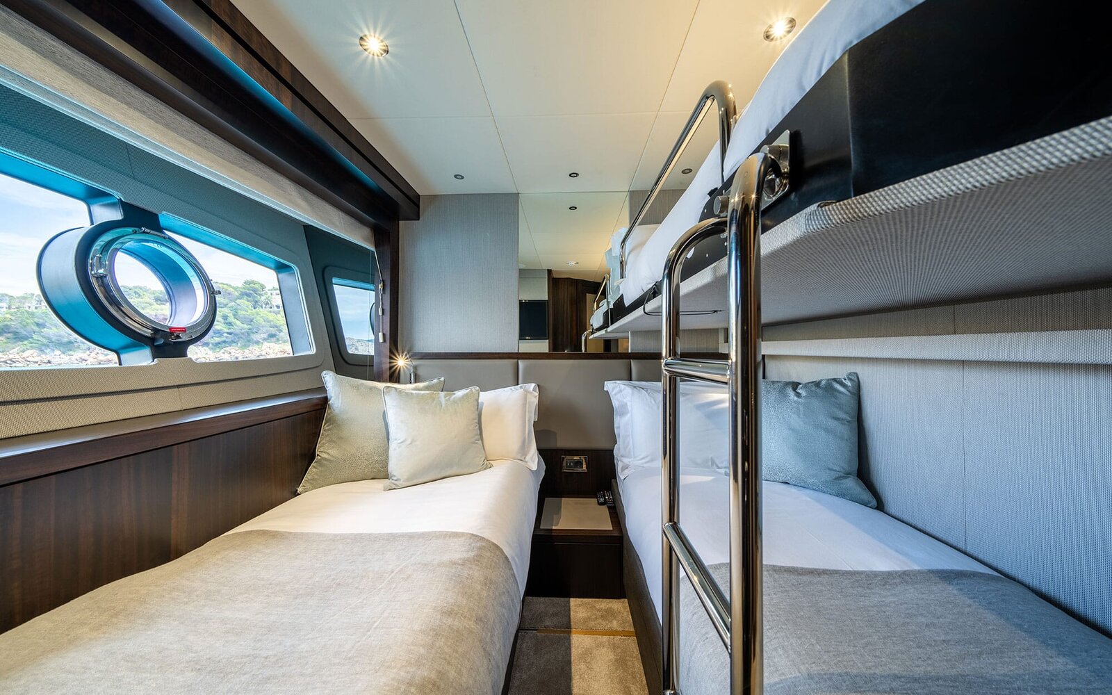 M/Y Lio Black Knight Sunseeker 95 - Twin Cabin - luxury yacht charter Palma de Mallorca